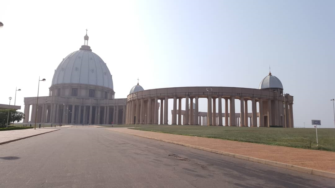 Le tourisme en Afrique de l’ouest : Lagos, Accra et Abidjan (La cathédrale Notre dame de la paix à Yamoussoukro)